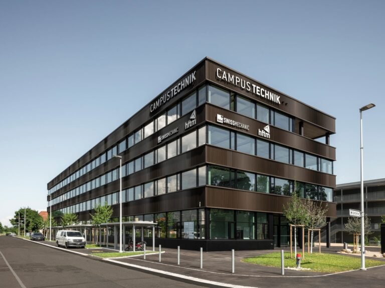 Lernarchitektur zwischen Industrie, Präzision und Energieeffizien