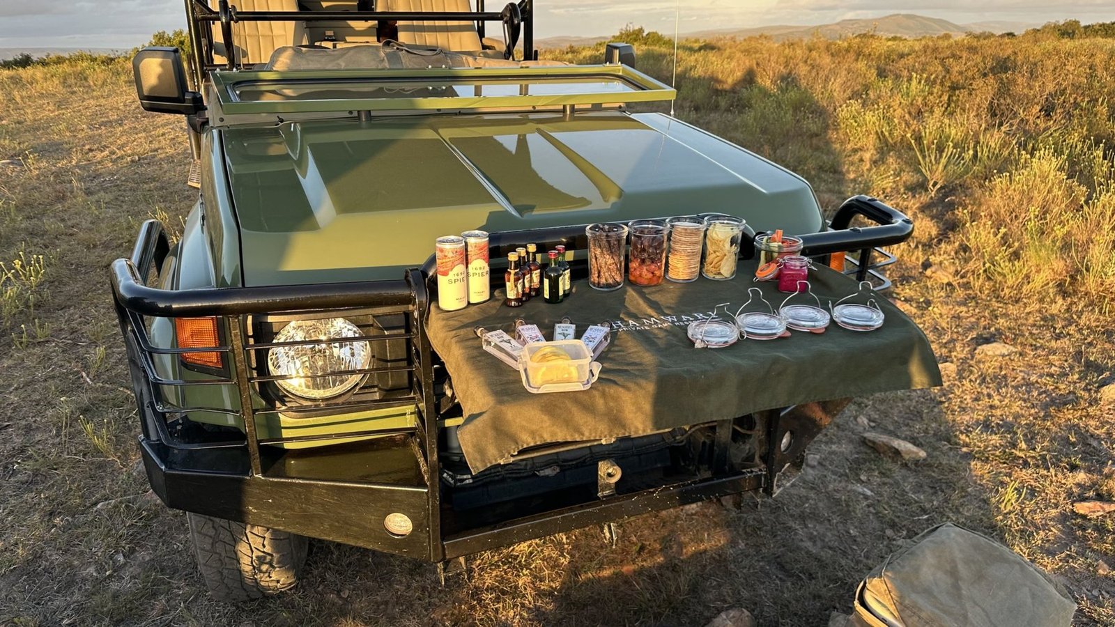 Sundowner nach einer erfolgreichen Pirschfahrt